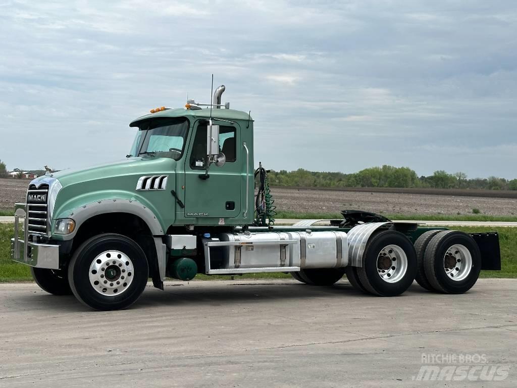 Mack GU713 Sattelzugmaschinen