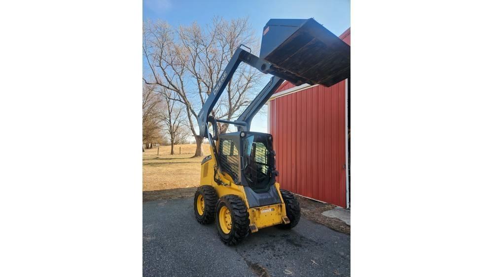 John Deere 318 D Kompaktlader
