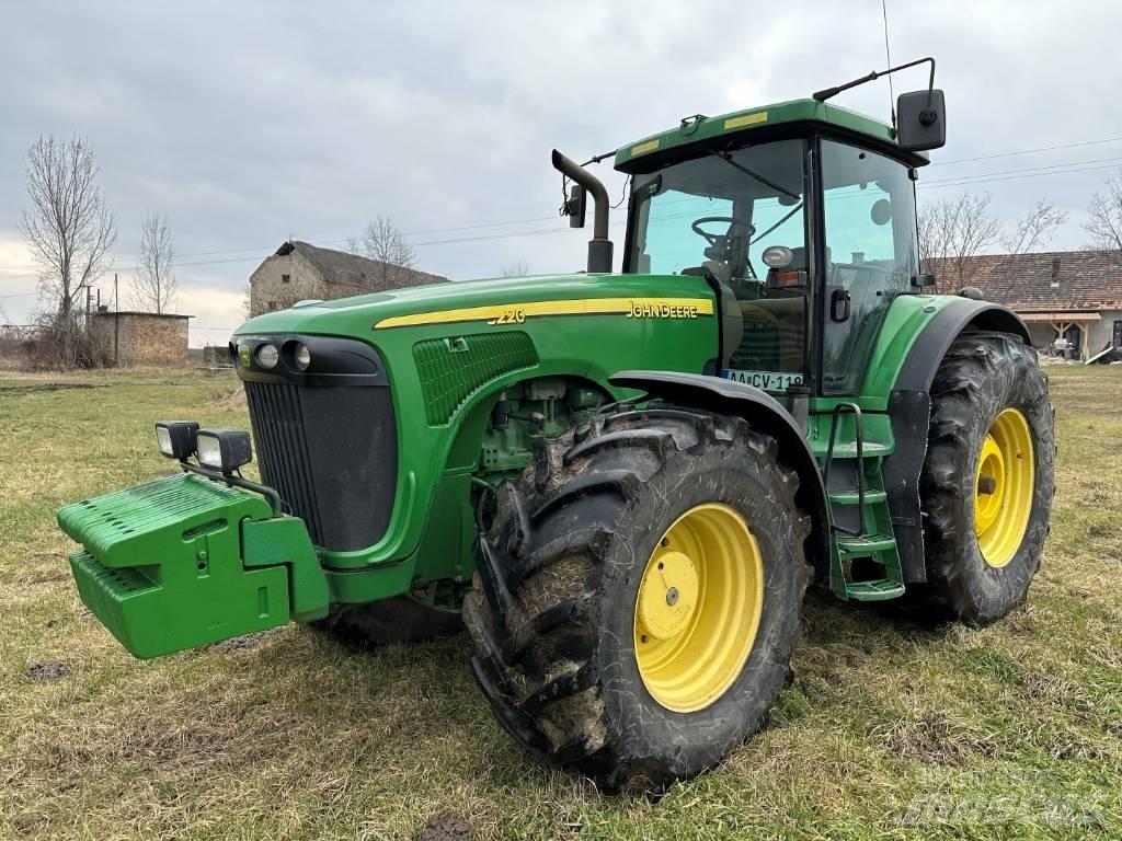 John Deere 8220 Traktoren
