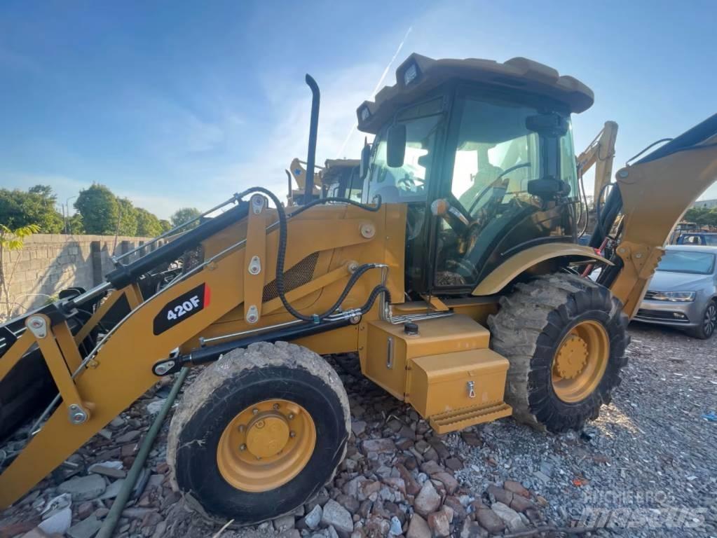 CAT 420f Baggerlader