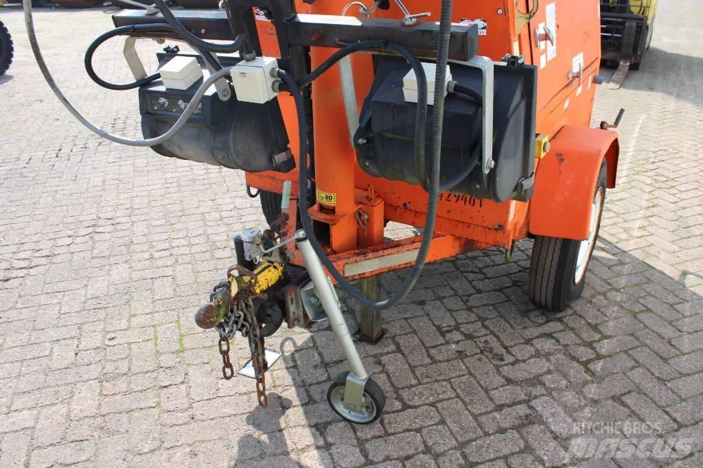 JLG 6308 AN Lichtmasten