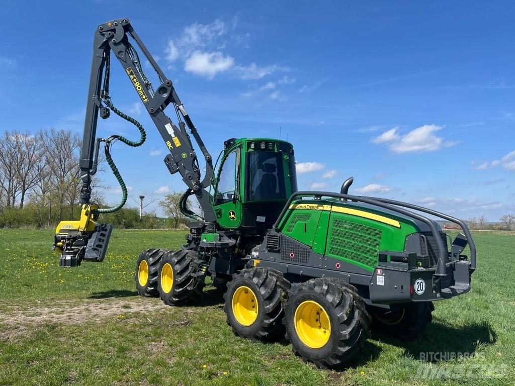 John Deere 1170G Harvester