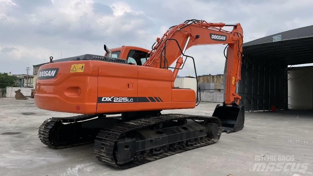 Doosan DX 225 Raupenbagger