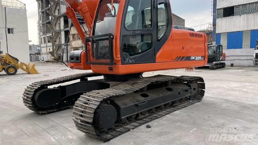 Doosan DX 225 Raupenbagger