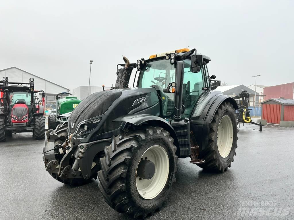 Valtra T 214 D Traktoren