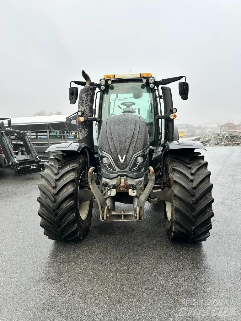 Valtra T 214 D Traktoren