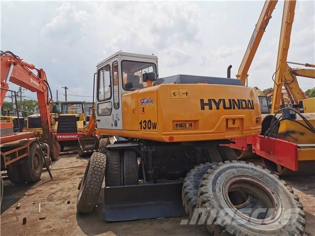 Hyundai R130WD Raupenbagger