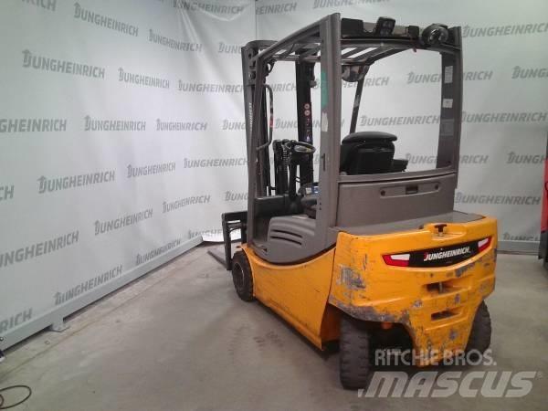 Jungheinrich EFG 320 Elektrostapler