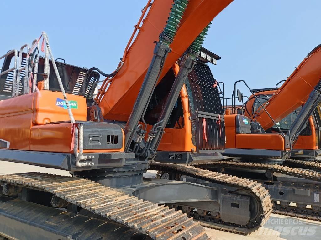 Doosan DX300-9 Raupenbagger