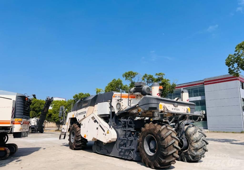 Wirtgen WR 240 Asphalt-Recycler