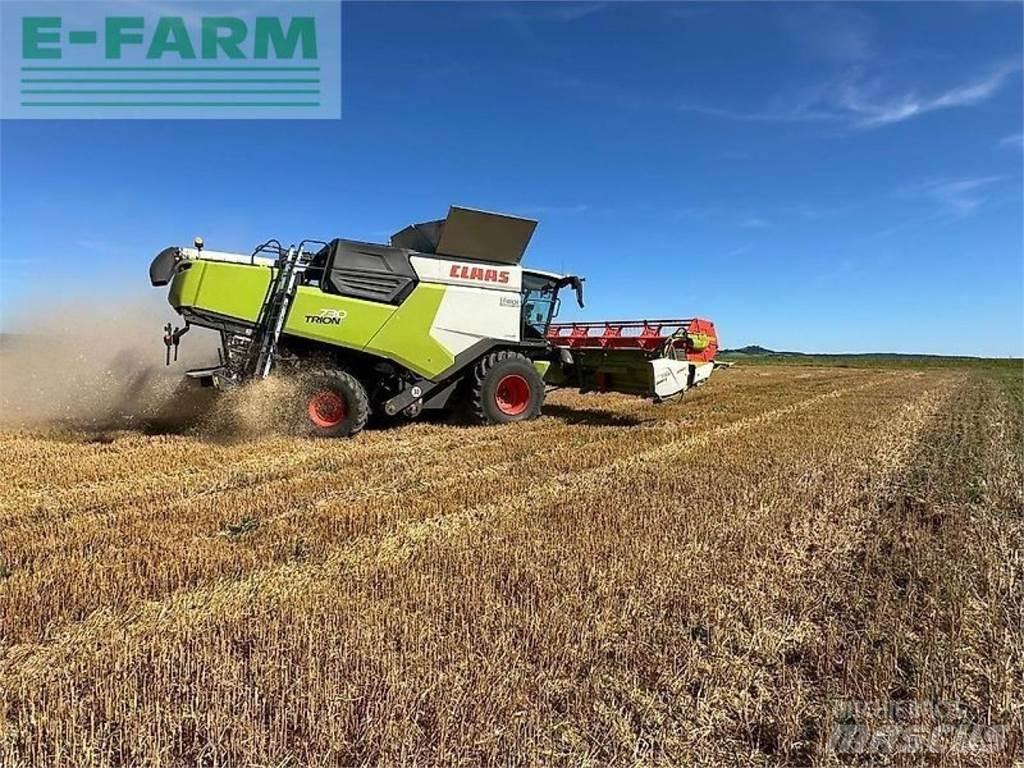 CLAAS trion 730 Mähdrescher