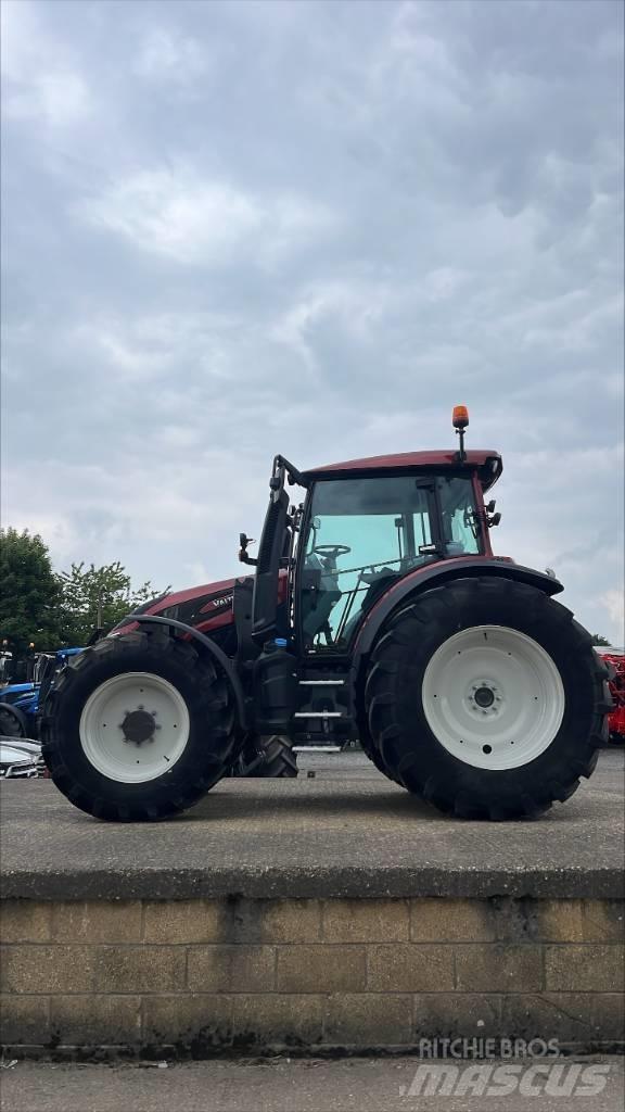Valtra G 135 A Traktoren