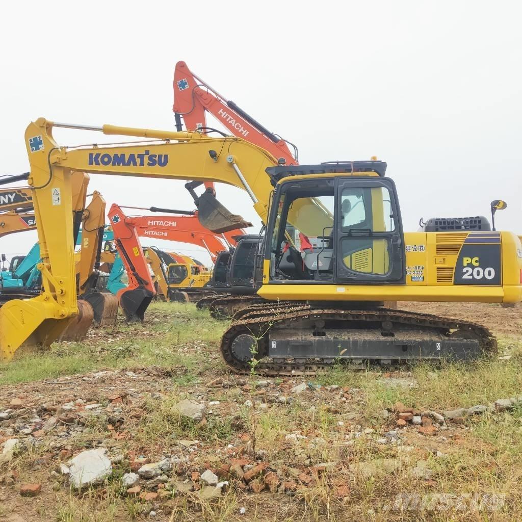 Komatsu PC200-8 Raupenbagger