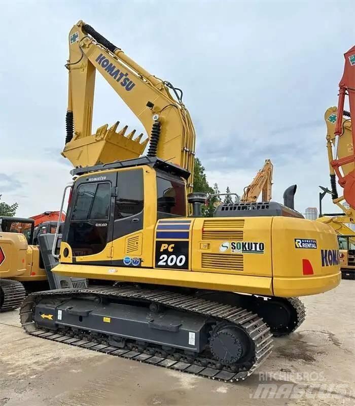 Komatsu PC200-8 Raupenbagger