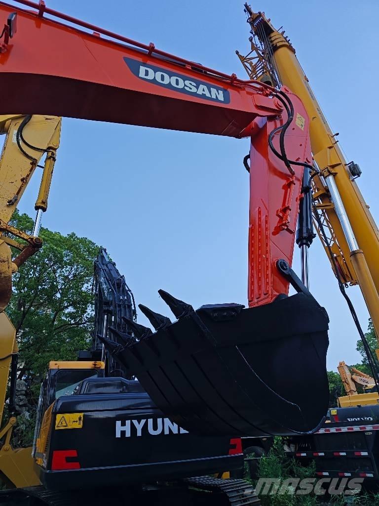 Doosan DX 300 LC Raupenbagger