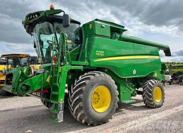John Deere T 670 Mähdrescher