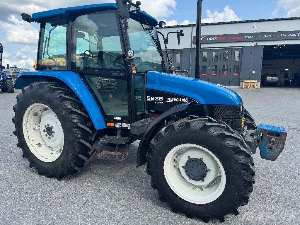 New Holland 5635 Traktoren