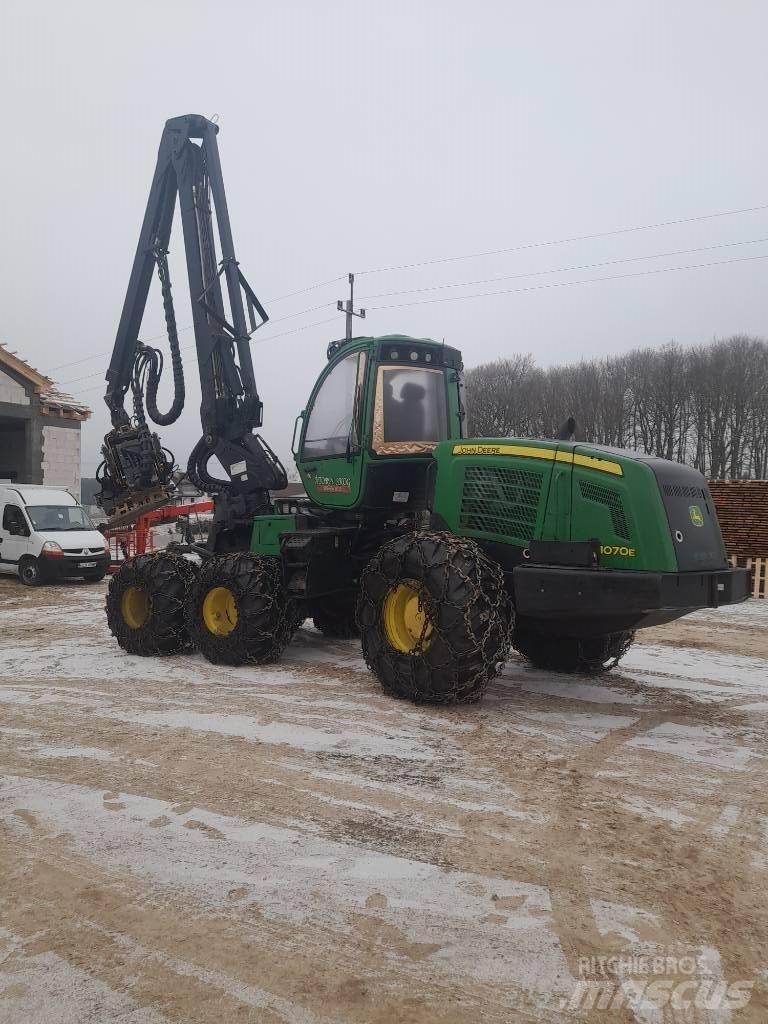 John Deere 1070 E Harvester