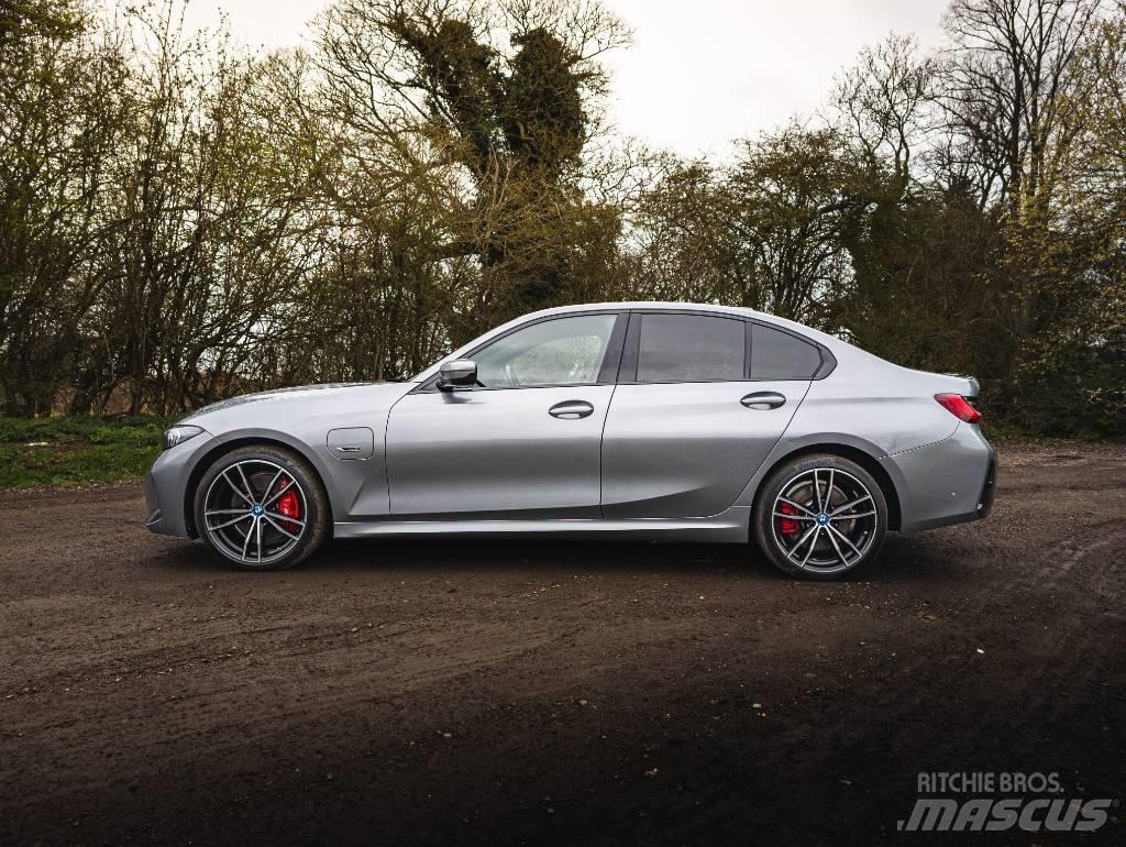 BMW 330e PKWs