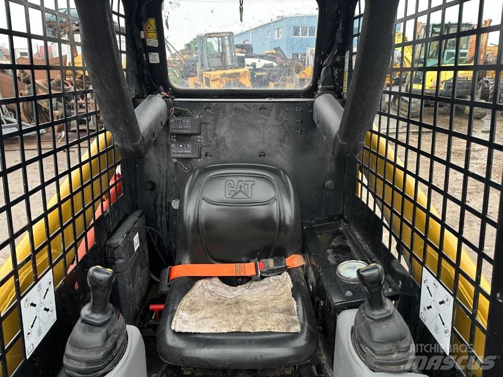 CAT 216 B 3 Kompaktlader