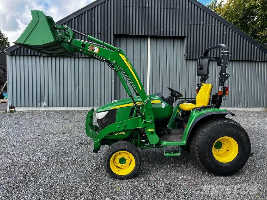 John Deere 3045 R Traktoren