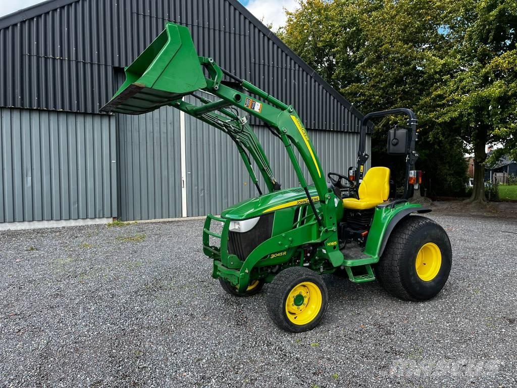 John Deere 3045 R Traktoren