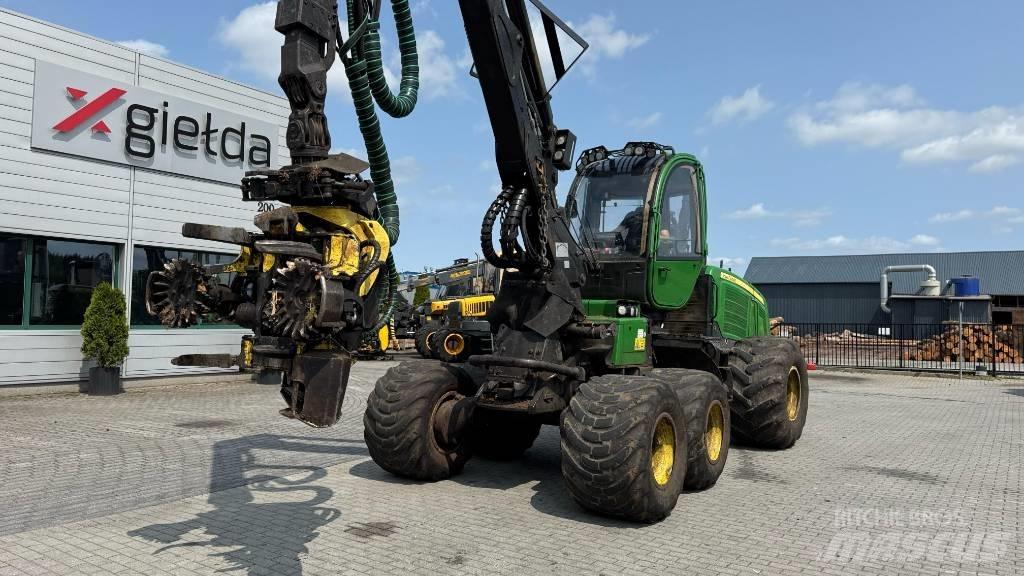 John Deere 1070 E Harvester