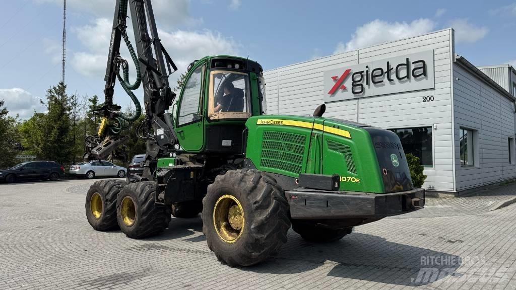 John Deere 1070 E Harvester