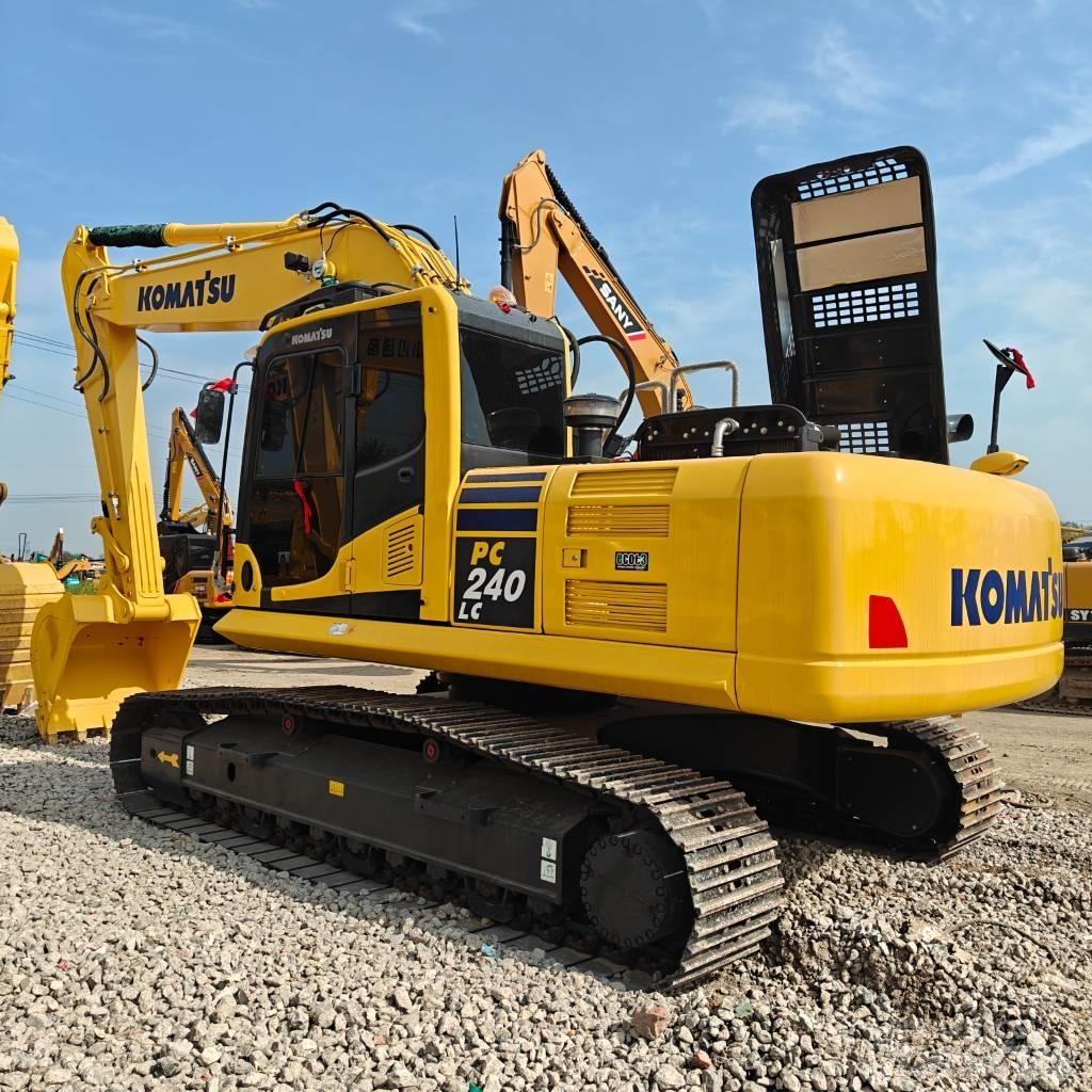 Komatsu 240LC-8 Raupenbagger