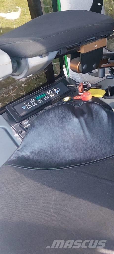 John Deere 1070 E Harvester