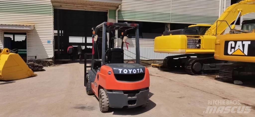 Toyota 8 FDN 30 Dieselstapler