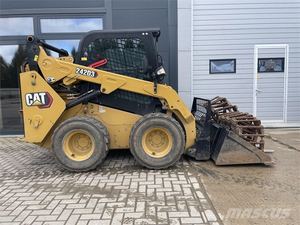 CAT 242D3 Kompaktlader
