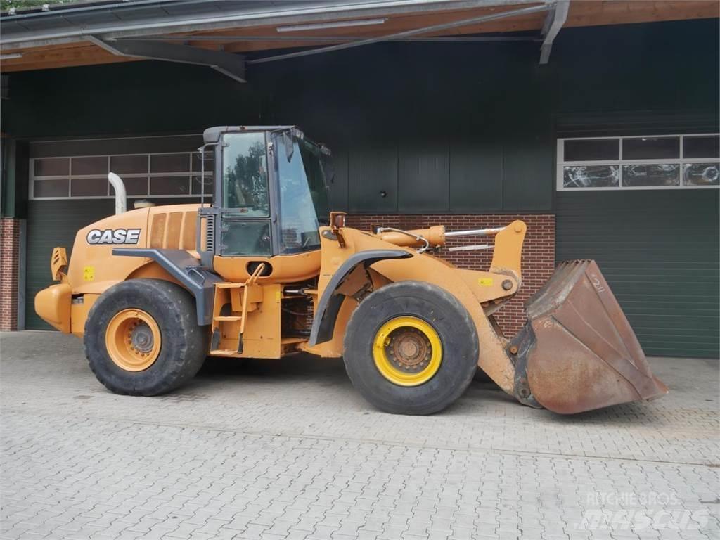 Case IH 821F Radlader