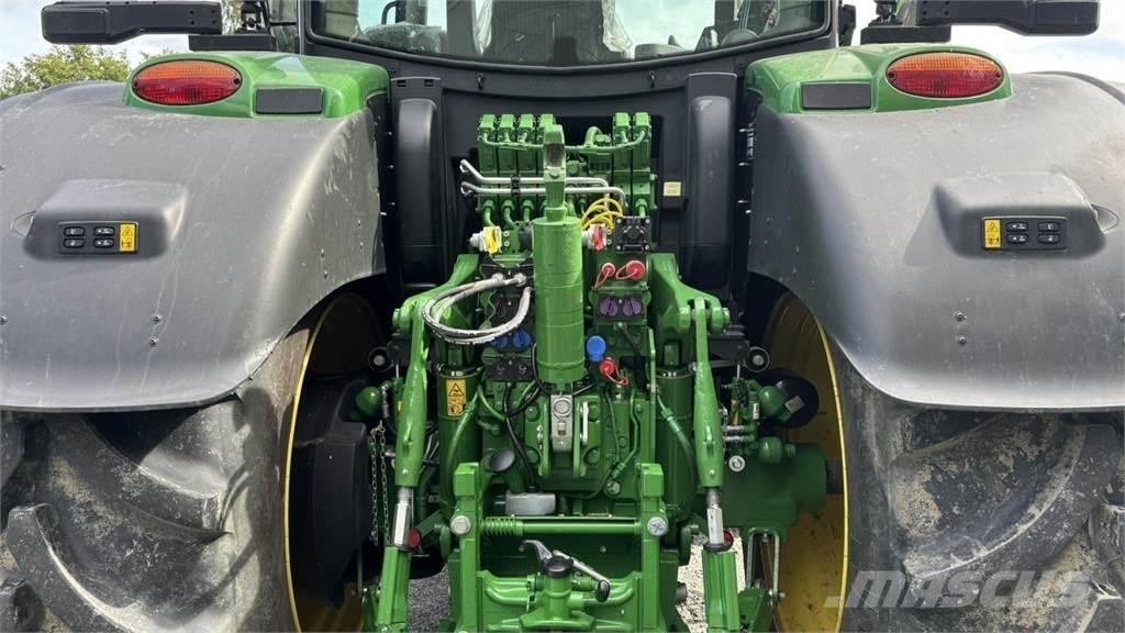 John Deere 6R215 Traktoren