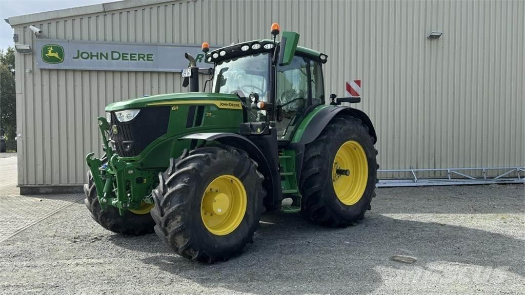 John Deere 6R215 Traktoren