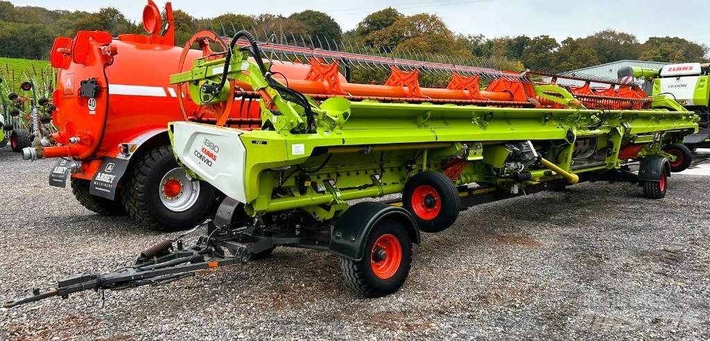 CLAAS Lexion 8900 TT Mähdrescher