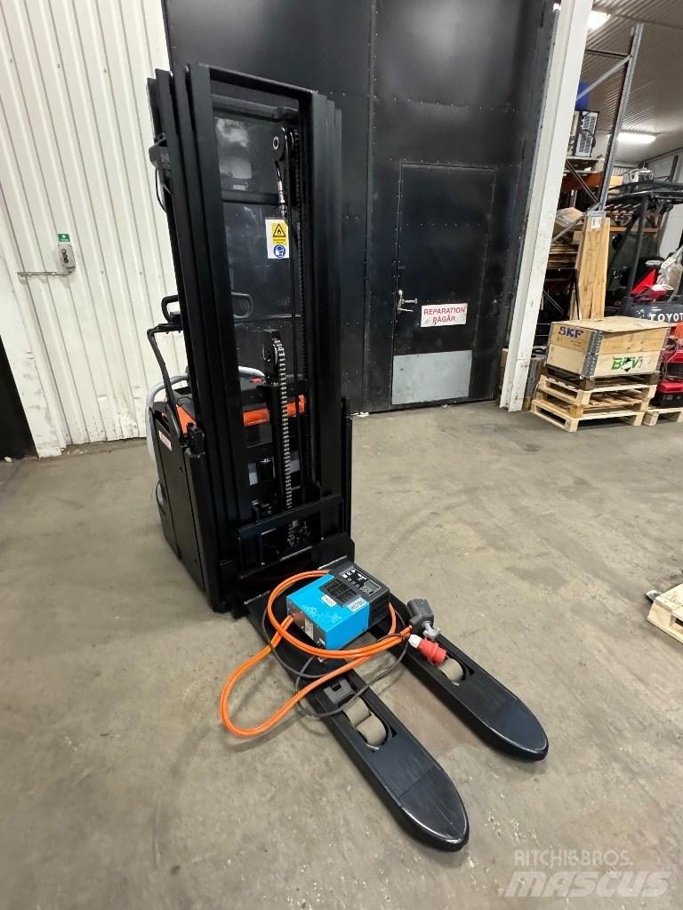 Toyota SPE120L Deichselstapler