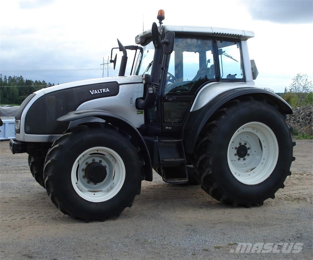 Valtra M150-4 Traktoren