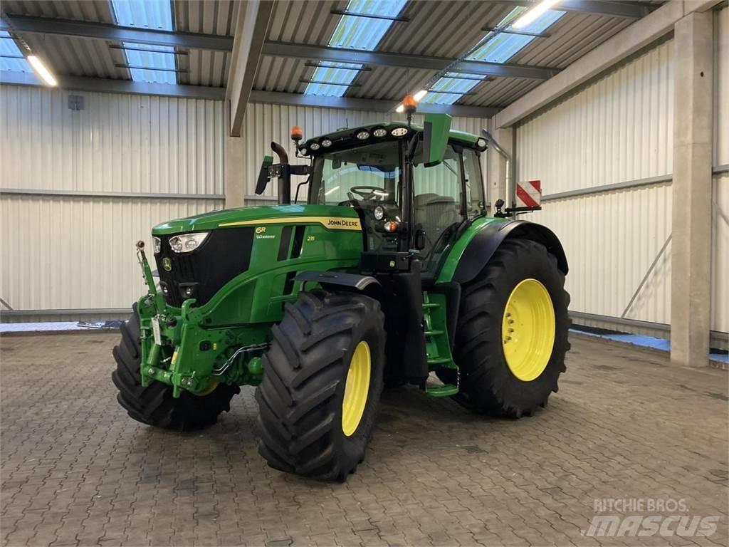 John Deere 6R 215 Traktoren
