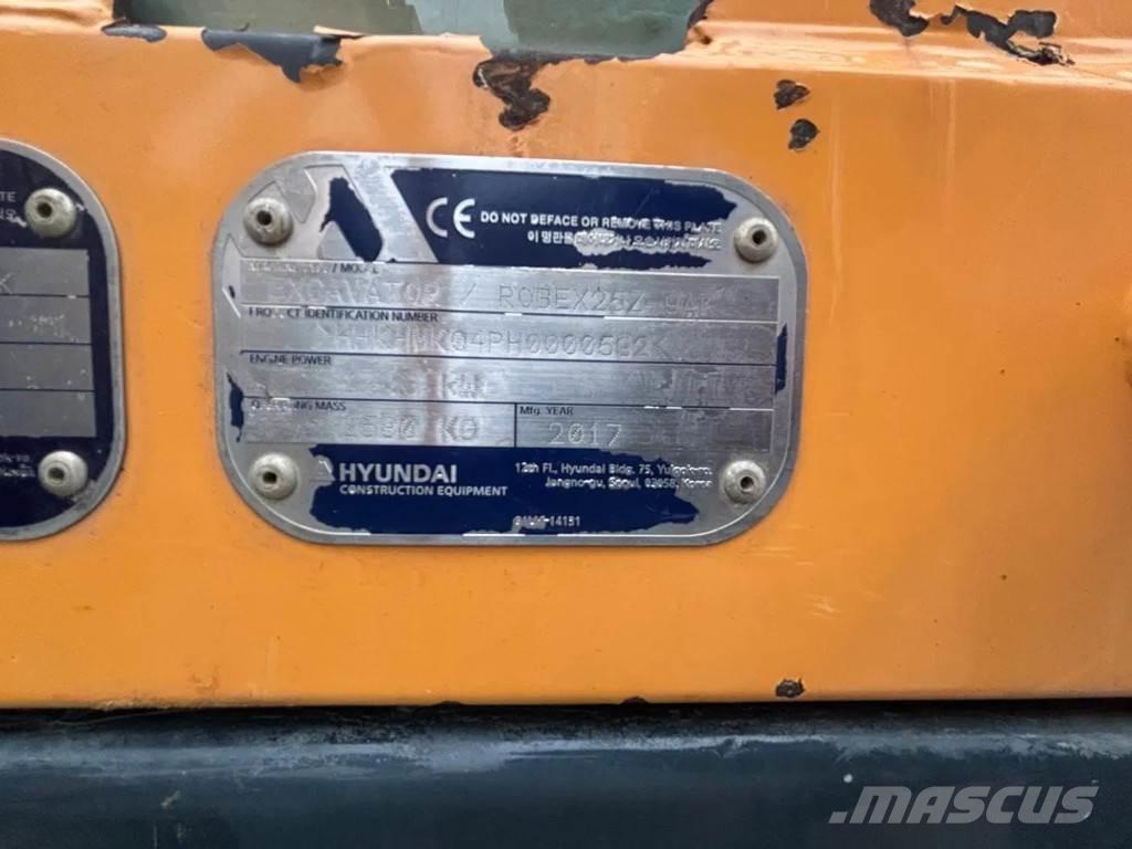 Hyundai R25Z Minibagger < 7t