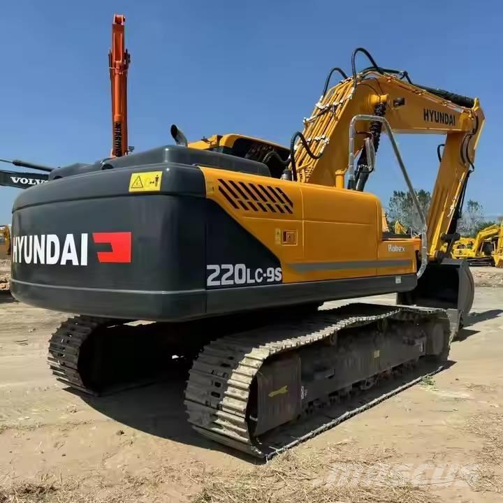 Hyundai R220LC-9S Raupenbagger