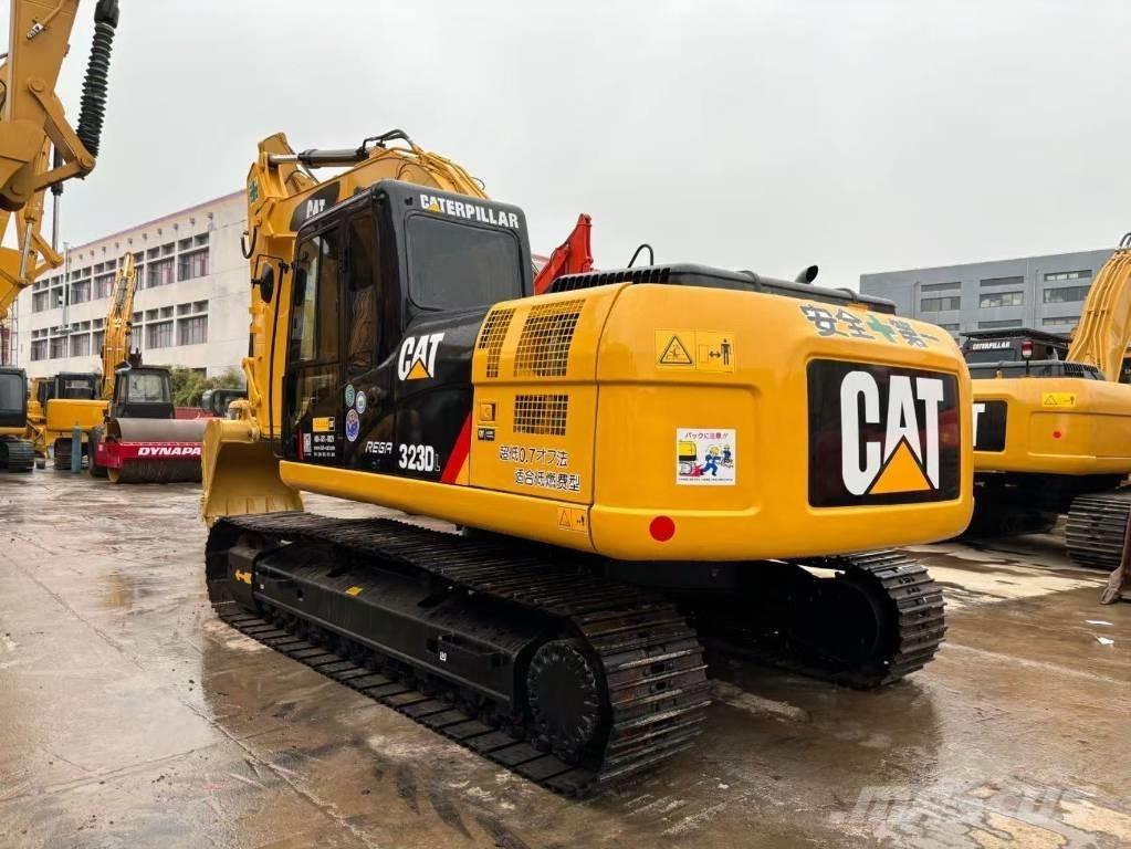 CAT 323 D Raupenbagger