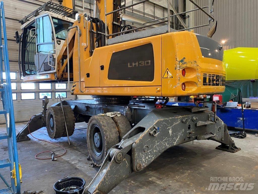 Liebherr LH 30 M Materialumschlag