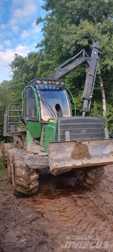 John Deere 1110 E Forwarder