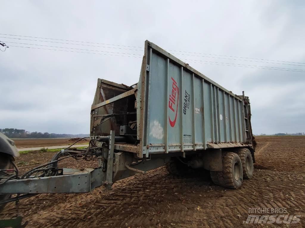 Fliegl ASW271 GIGANT Düngemittelverteiler