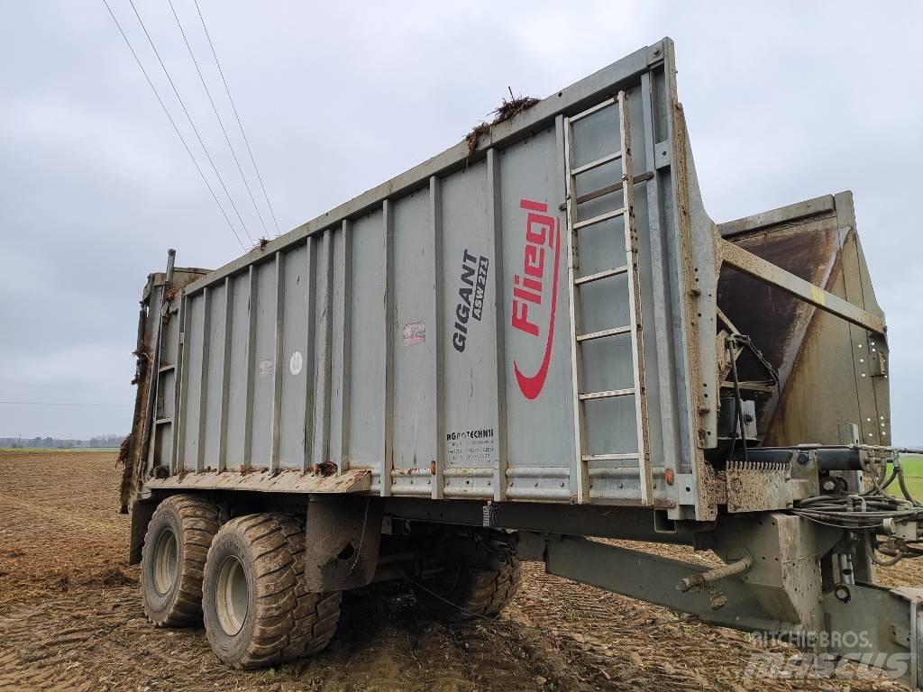 Fliegl ASW271 GIGANT Düngemittelverteiler