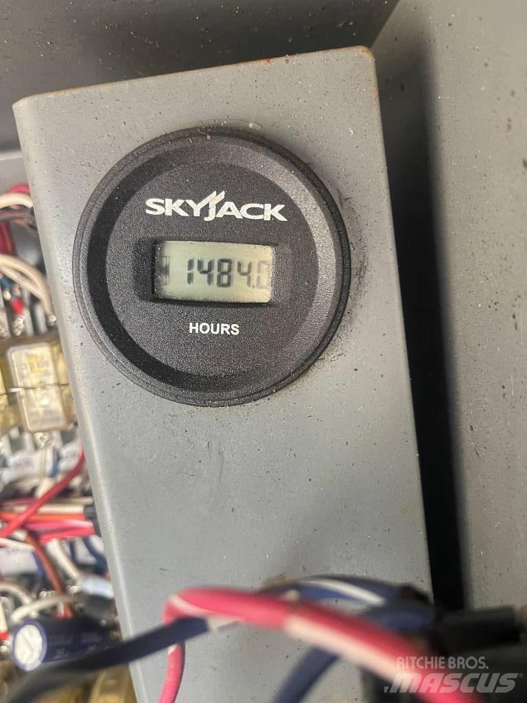 SkyJack SJ 9250 RT Scheren-Arbeitsbühnen