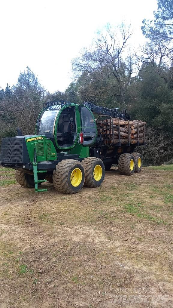 John Deere 1110 E Forwarder