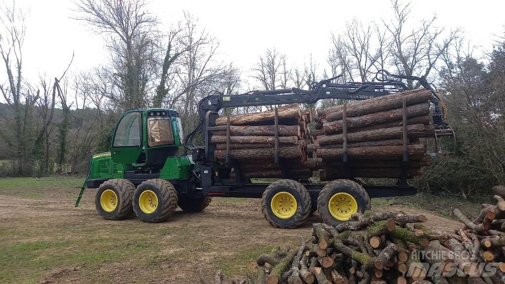 John Deere 1110 E Forwarder
