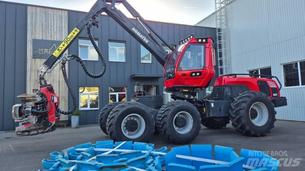Komatsu 951 Harvester